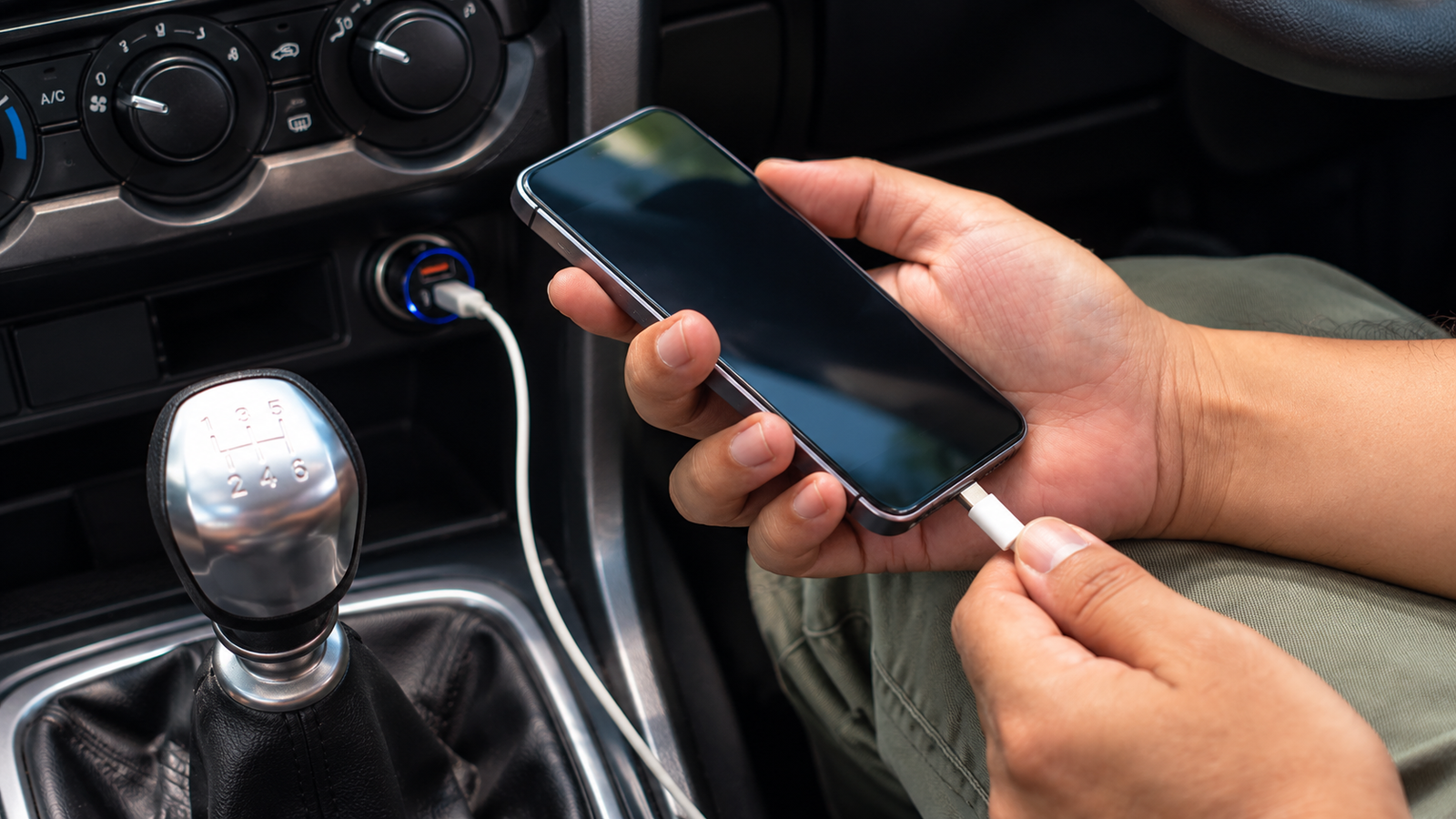 Dual-port USB-C Power Delivery car charger explained featured image